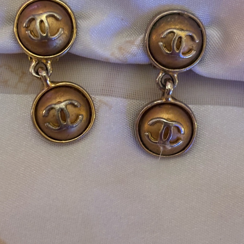 VINTAGE CHANEL GOLD PLATED DANGLE CLIP EARRINGS